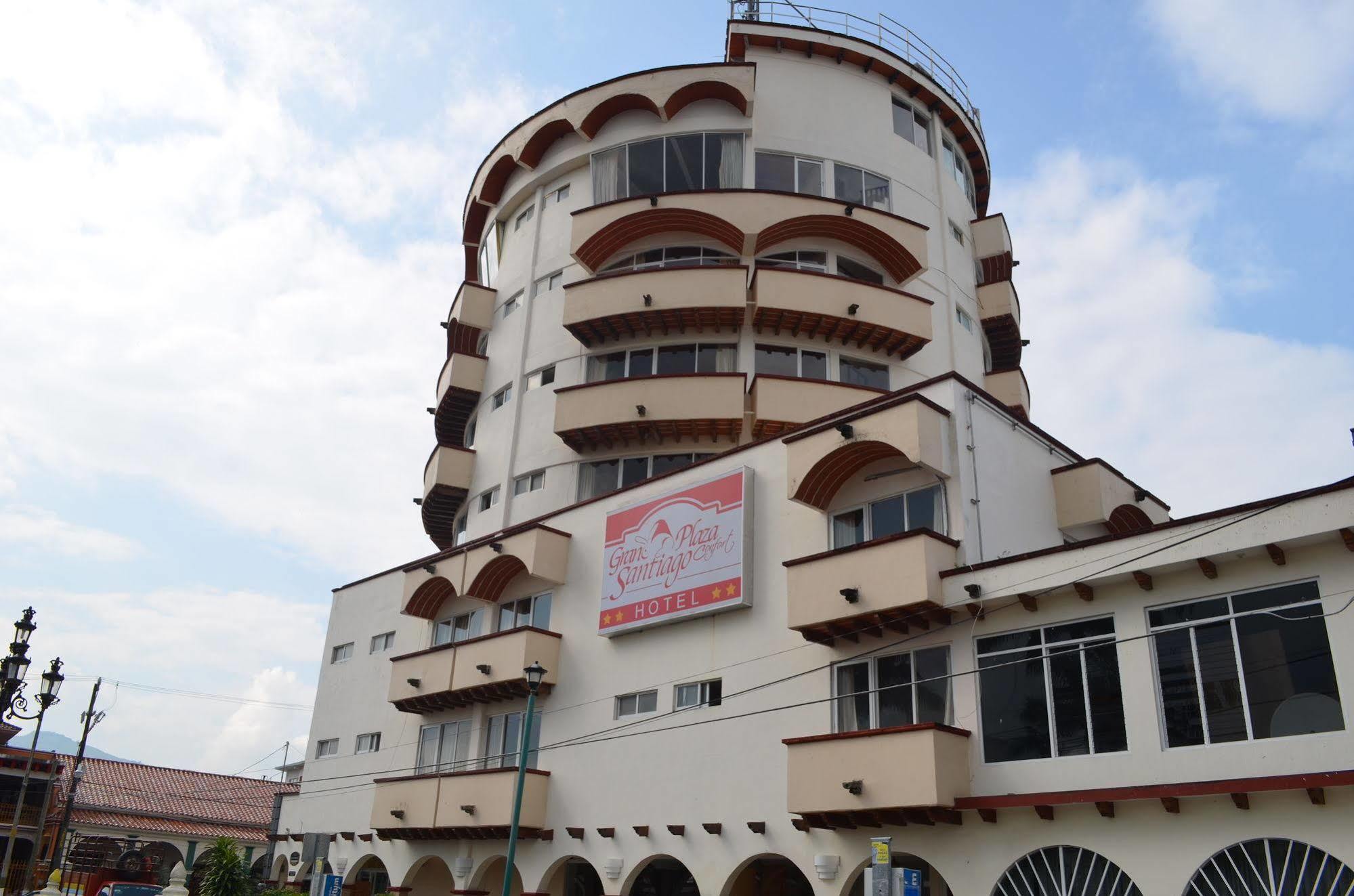Oyo Santiago Plaza, Hotel 4*